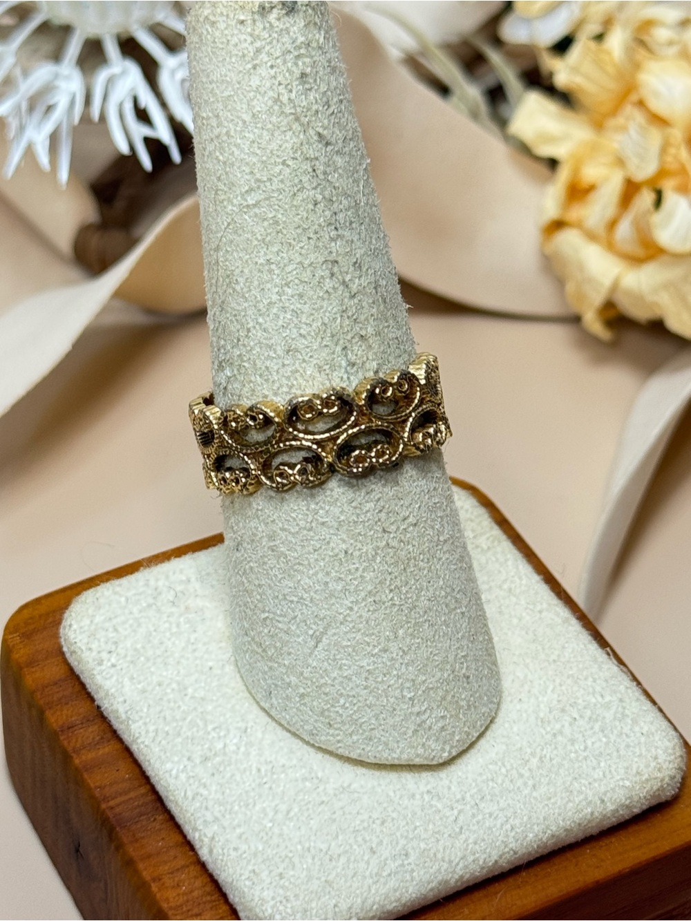 Vintage Gold Tone Filigree Scroll Band Ring Size 8.5